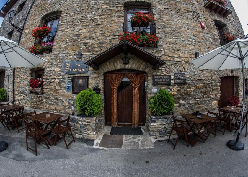 Catalonia Sort Outdoor Dining