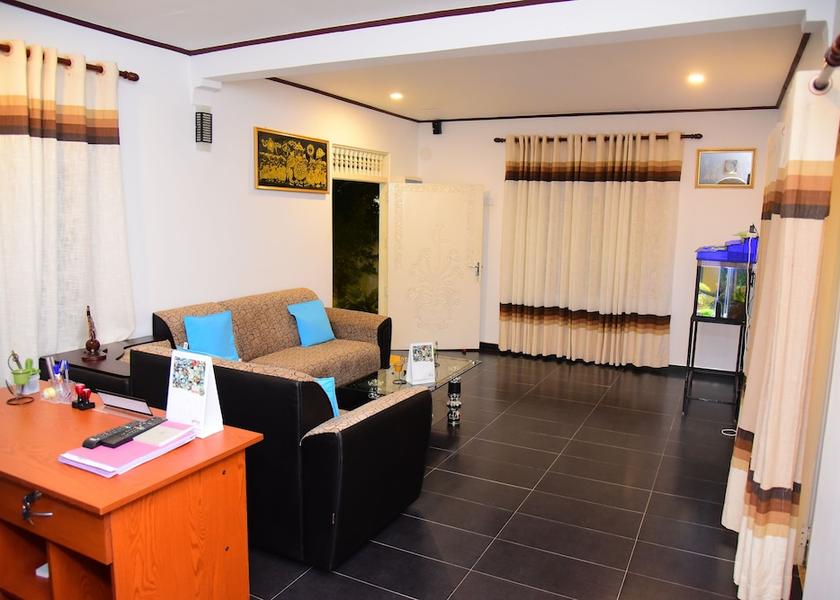 Gampaha District Seeduwa - Katunayake Room