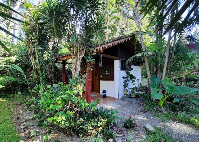 Limon Cahuita Facade