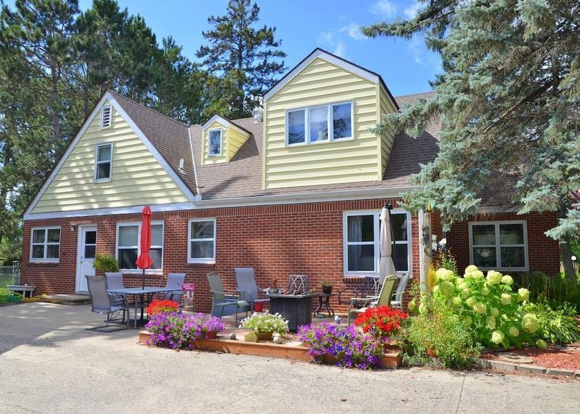 Minnesota Park Rapids Facade