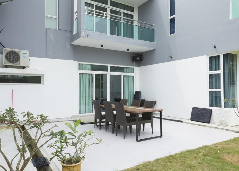 Johor Bandar Penawar Terrace/patio