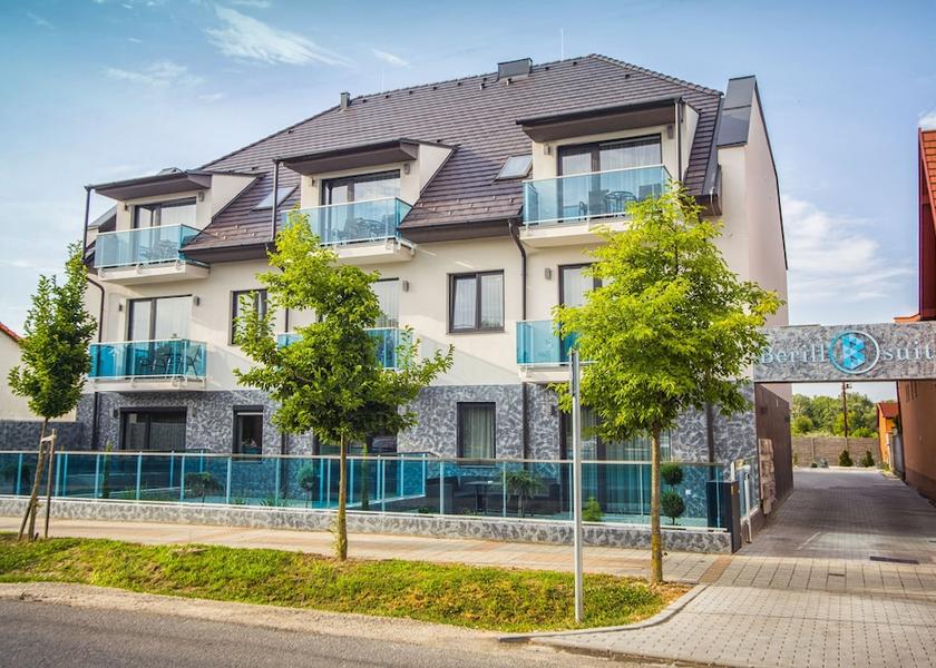  Sarvar Primary image