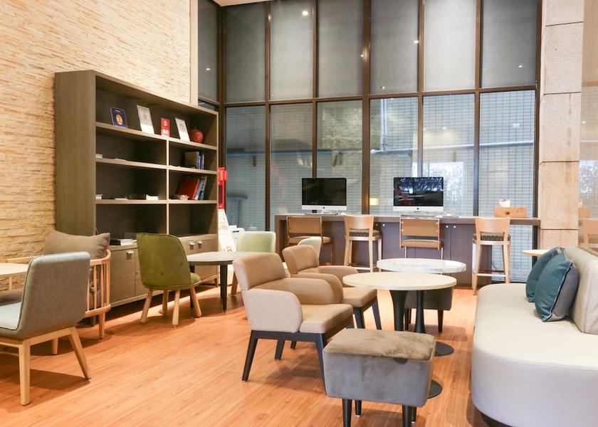  Taipei Lobby sitting area