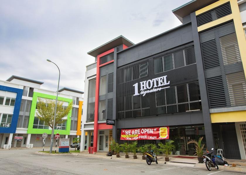 Negeri Sembilan Port Dickson Front of property