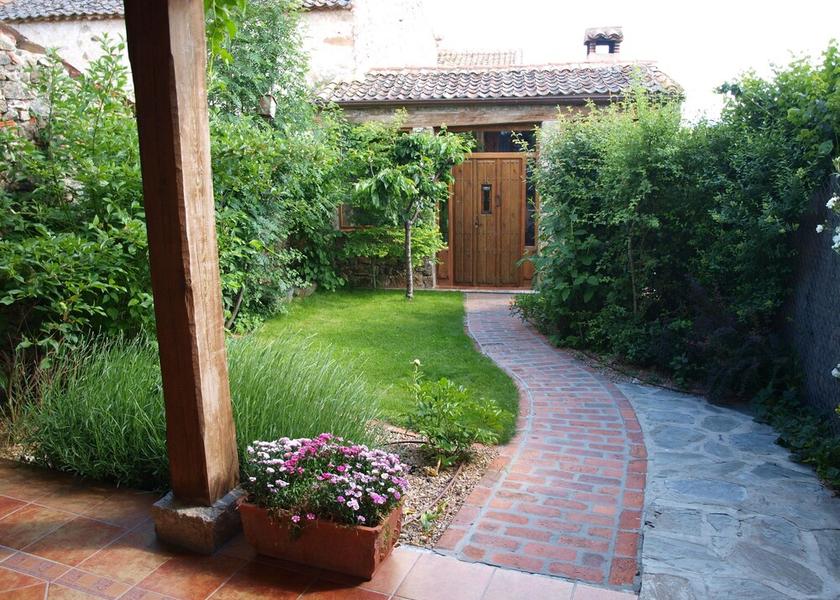 Castile and León Torrecaballeros Garden