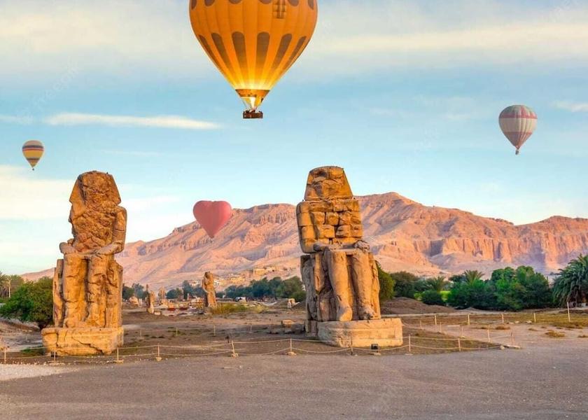  Luxor Exterior Detail