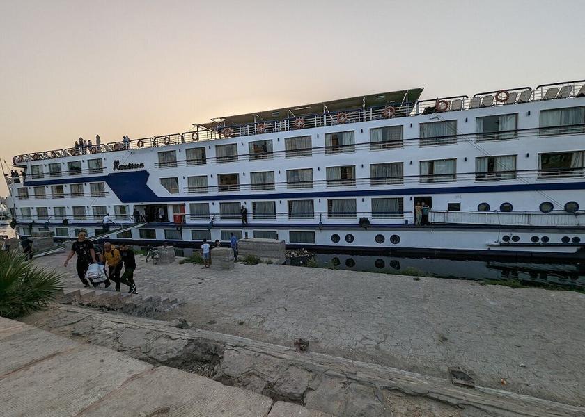  Luxor Exterior Detail