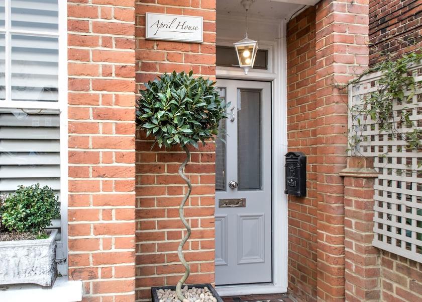 England Weybridge Exterior Detail
