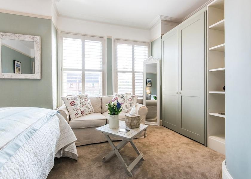 England Weybridge Room