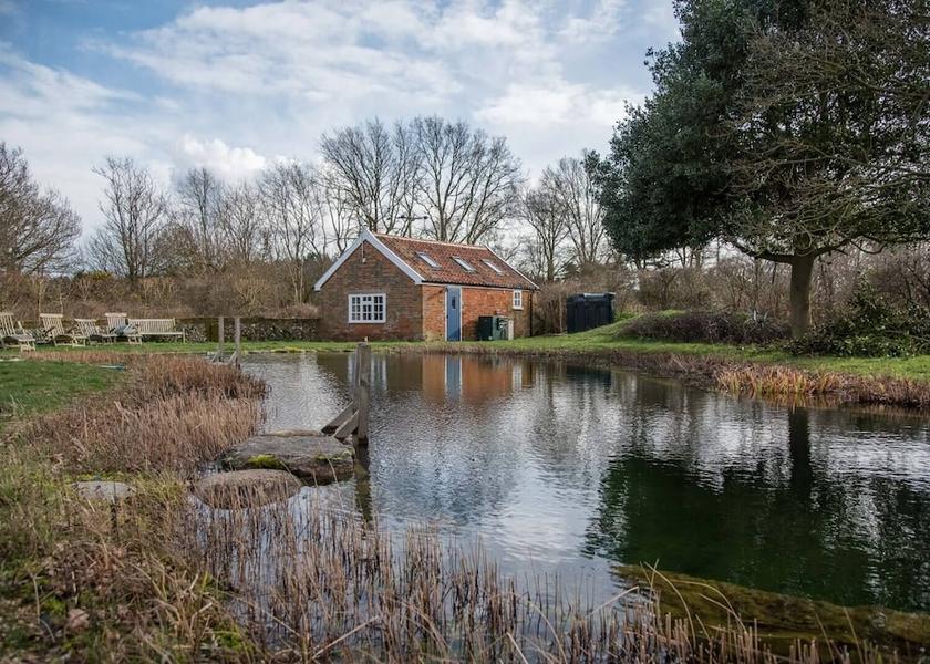 Virginia Woodbridge Property Grounds