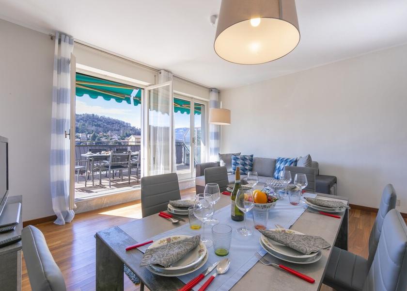 Lombardy Laveno Mombello Dining Area