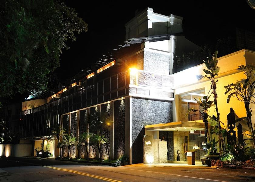  New Taipei City Front of property - evening/night