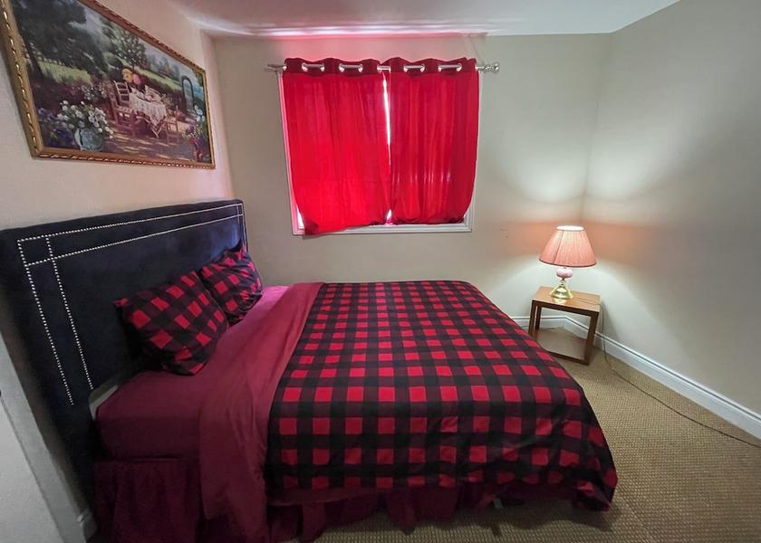 Ontario Gravenhurst Room