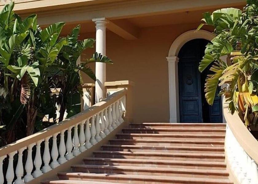 Calabria Villa San Giovanni Entrance