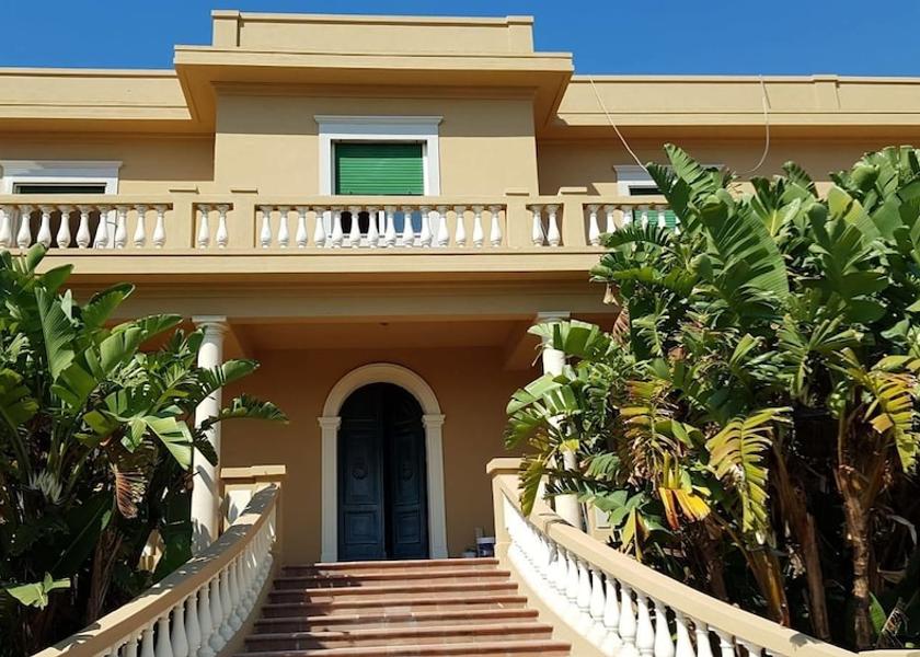 Calabria Villa San Giovanni Facade