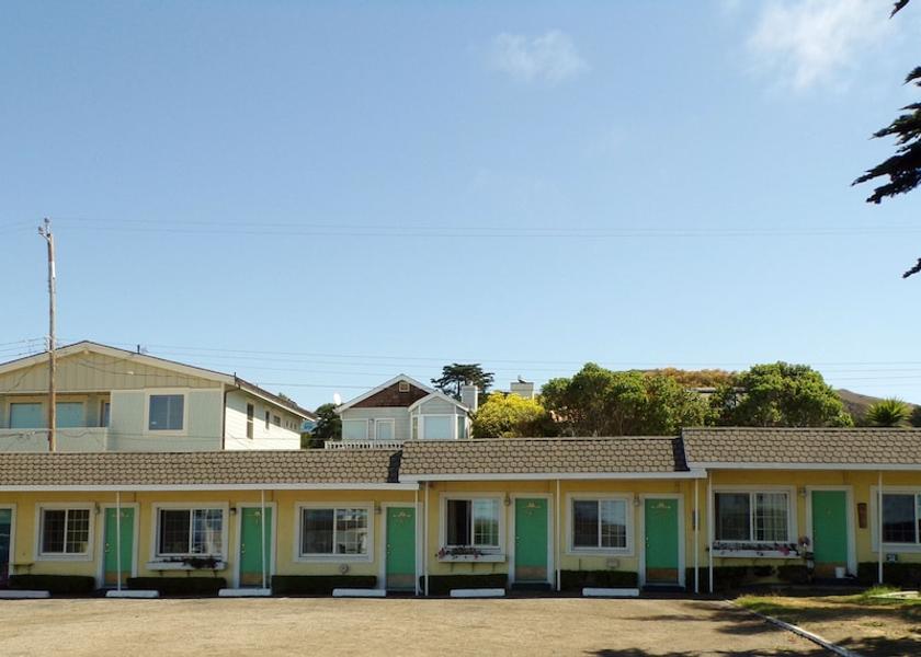California Cayucos Facade