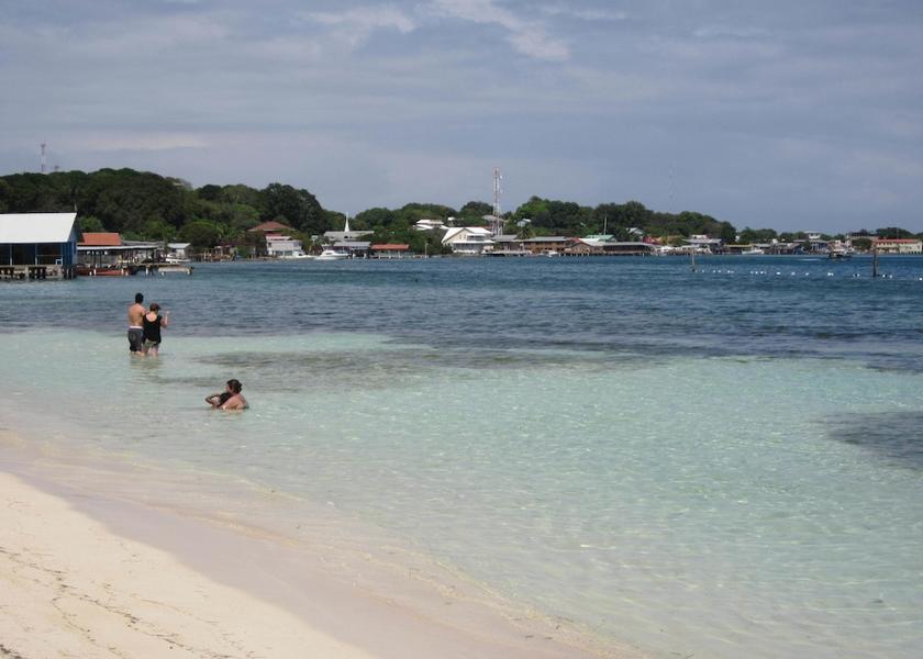Islas de la Bahia Isla de Utila Beach