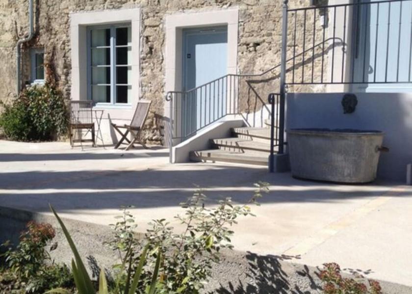 Occitanie Gramazie Courtyard