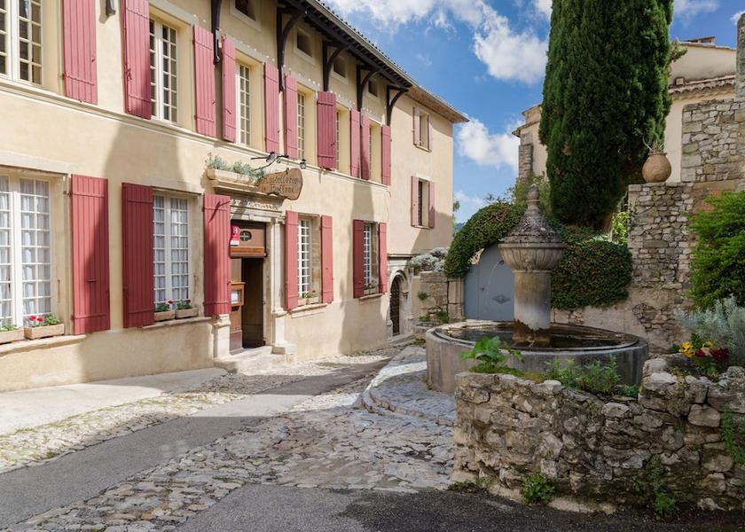 Provence - Alpes - Cote d'Azur Vaison-la-Romaine Facade