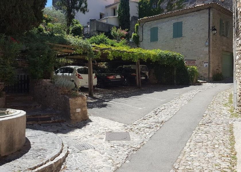 Provence-Alpes-Côte d'Azur Vaison-la-Romaine Accessible parking