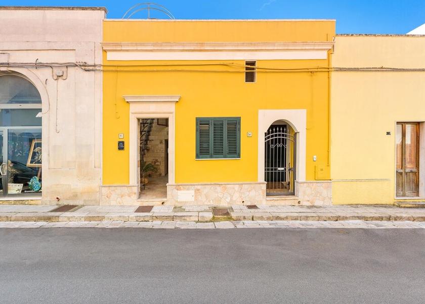 Puglia Copertino Entrance