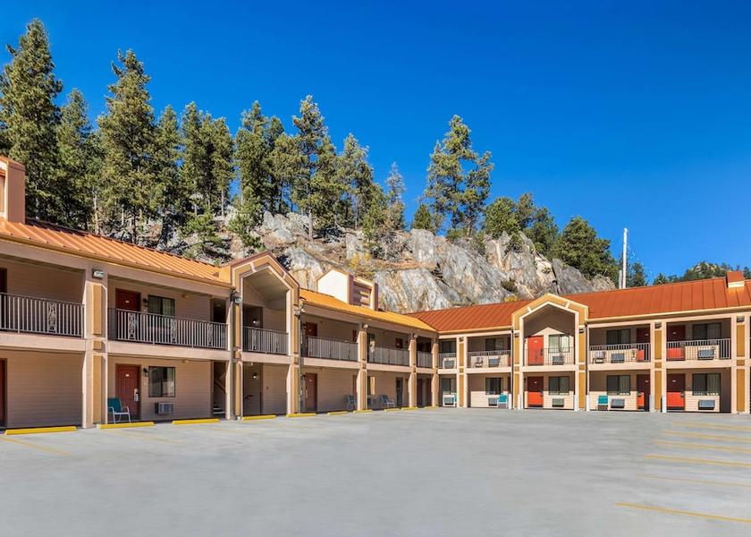 South Dakota Keystone Exterior Detail