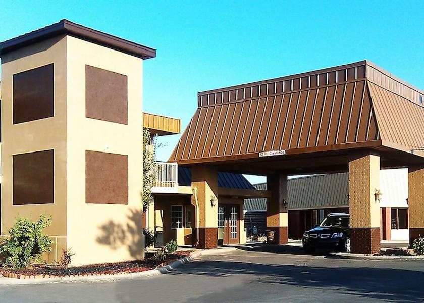 Kansas Garden City Exterior Detail