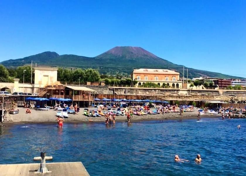 Campania Ercolano Exterior Detail