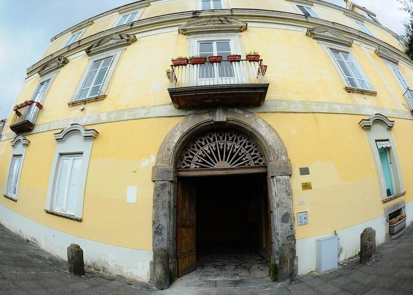 Campania Ercolano Facade