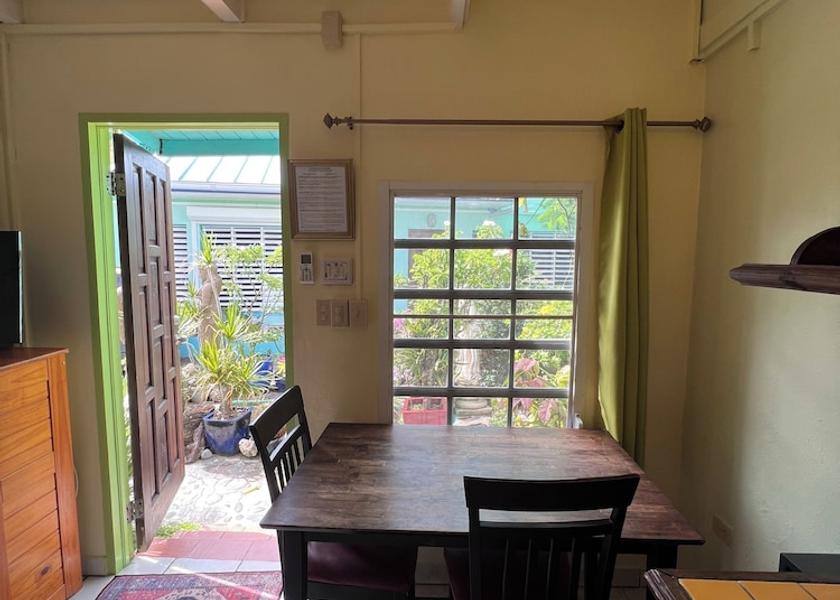  Simpson Bay In-room dining