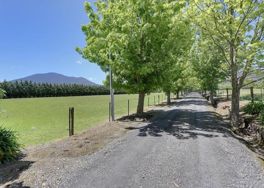 Victoria Badger Creek Entrance