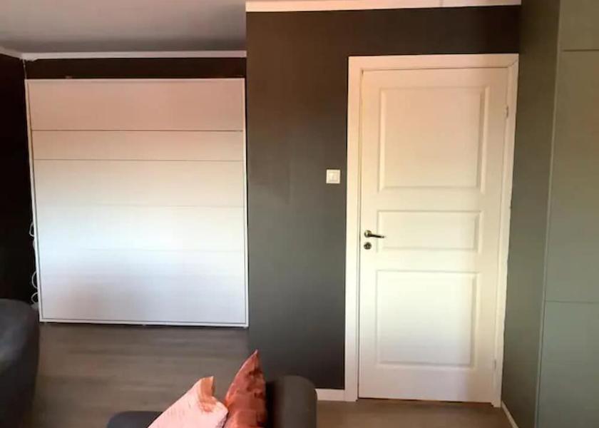  Oslo Interior Entrance