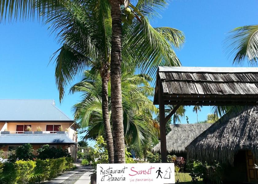  Moorea Interior Entrance