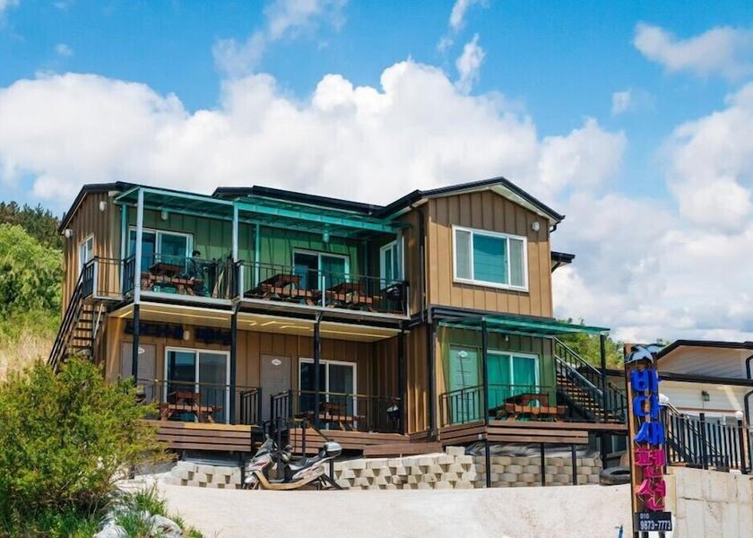 North Gyeongsang Yeongdeok Exterior Detail