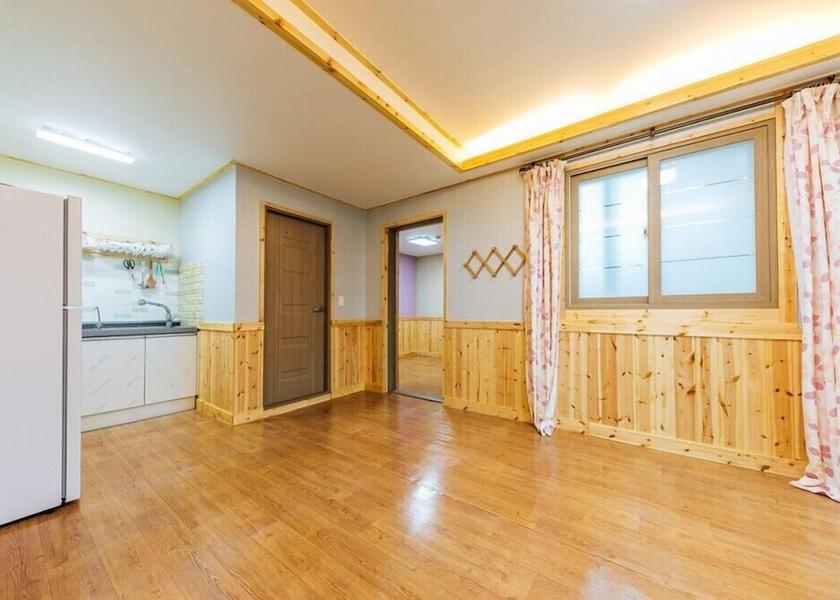 North Gyeongsang Yeongdeok Room