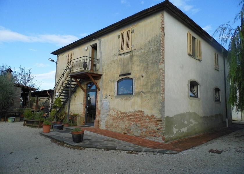 Tuscany Larciano Facade