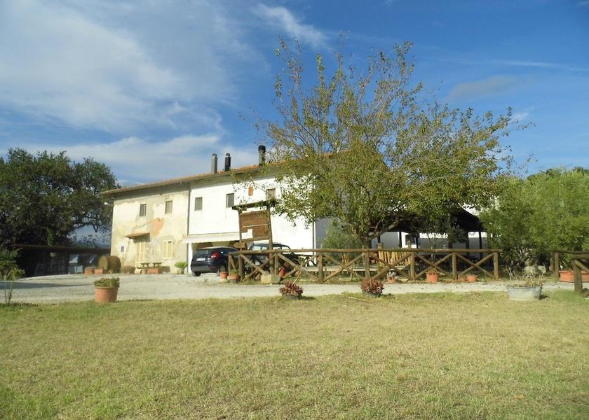 Tuscany Larciano Exterior Detail