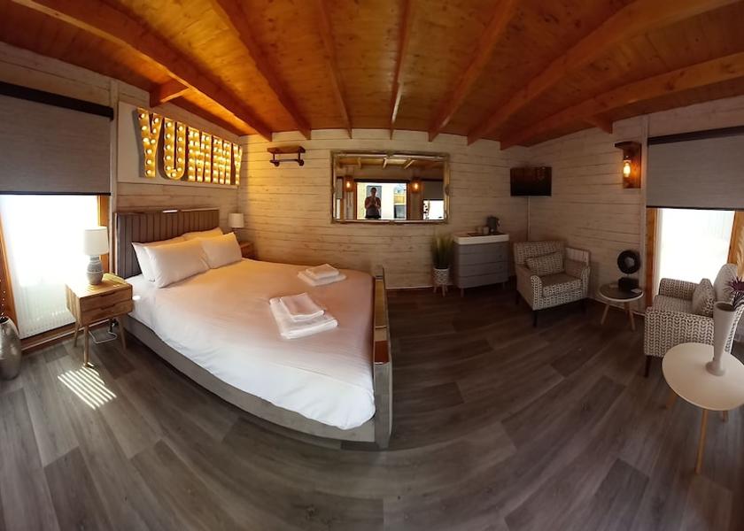 England Par Interior Entrance