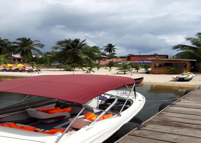  Abidjan Exterior Detail