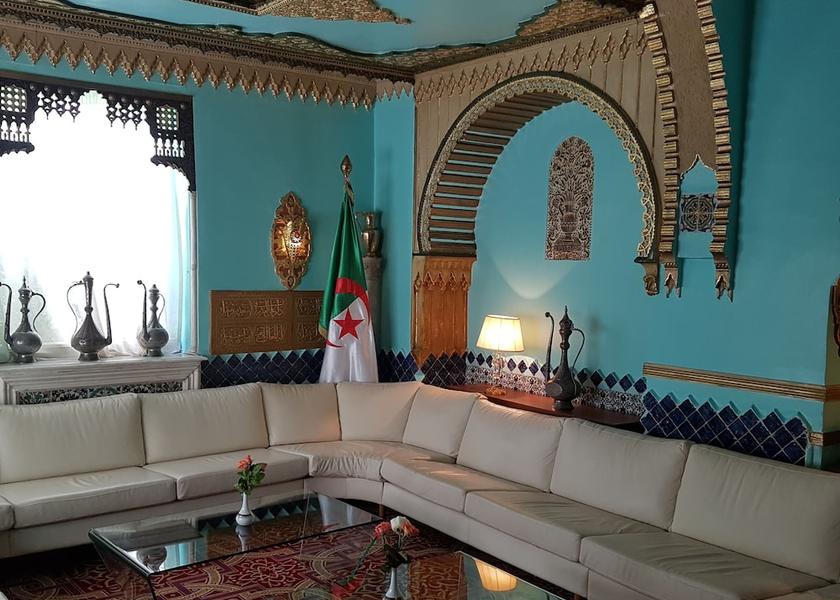  Algiers Restaurant