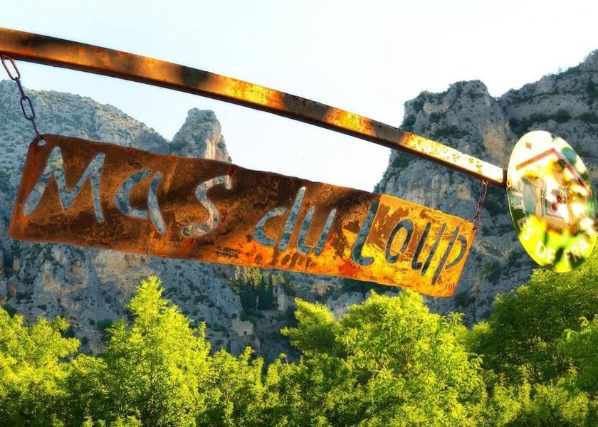 Provence - Alpes - Cote d'Azur Moustiers-Sainte-Marie Facade