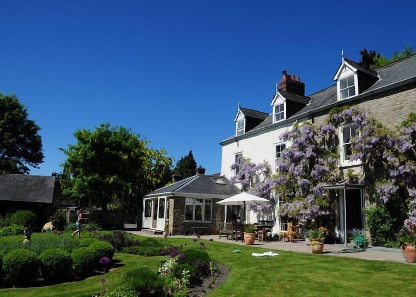 England Kington Exterior Detail