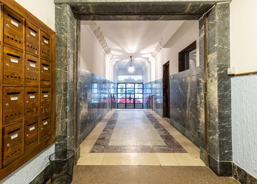 Montana Belgrade Interior Entrance