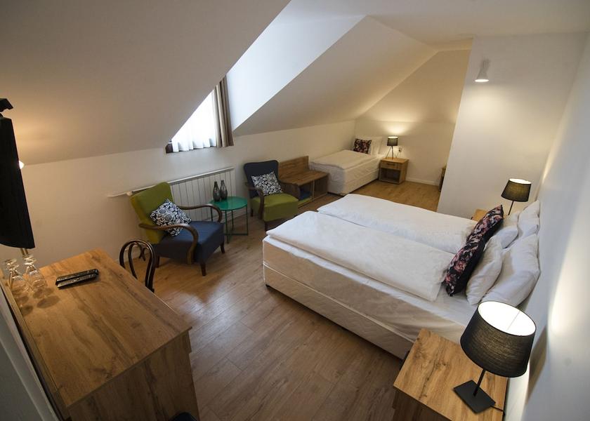  Sopron Room