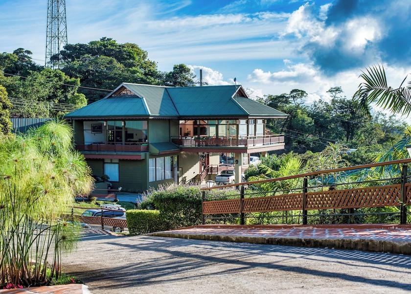 Puntarenas Monteverde Facade