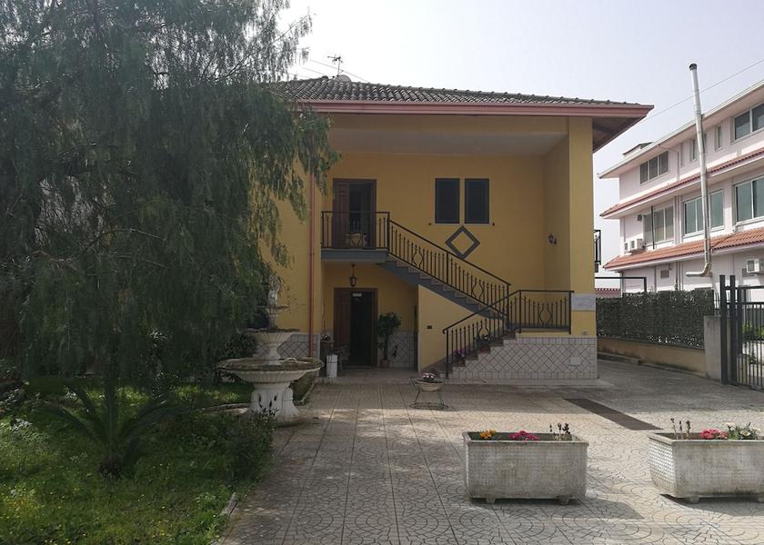 Campania Capua Front of property