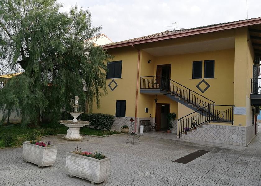 Campania Capua Front of property