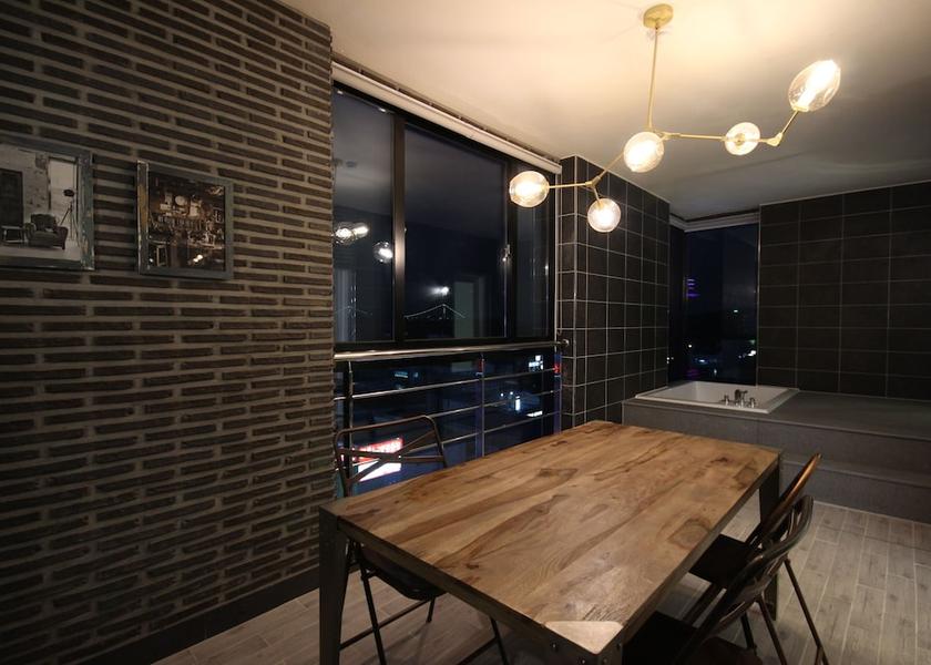  Ulsan Room