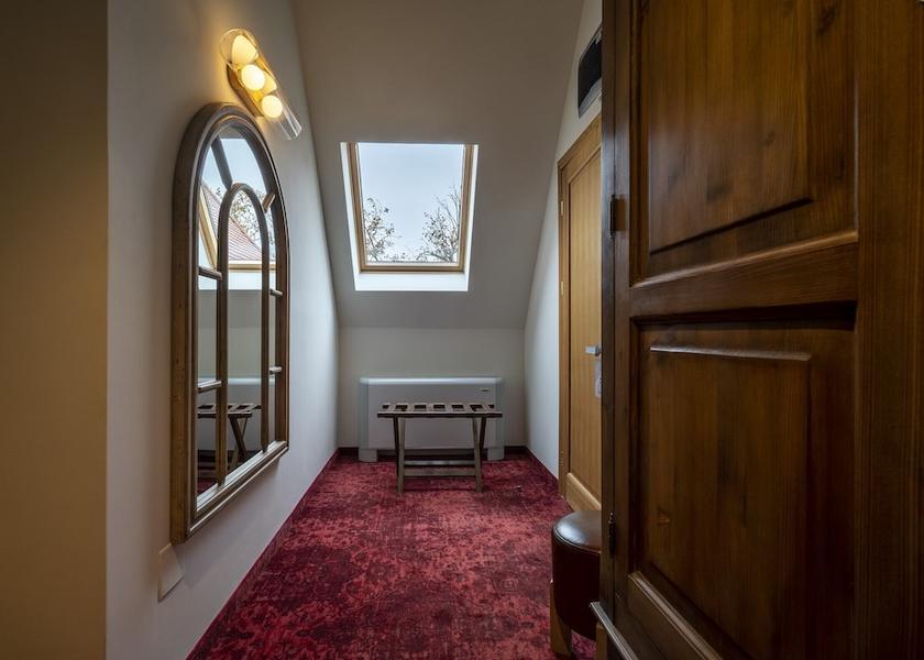  Bucharest Room