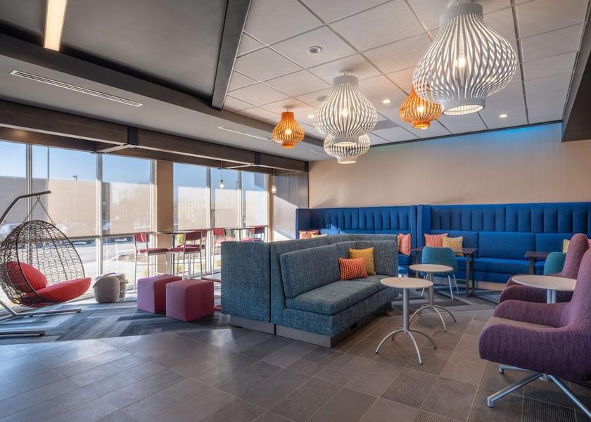 Illinois Naperville Lobby